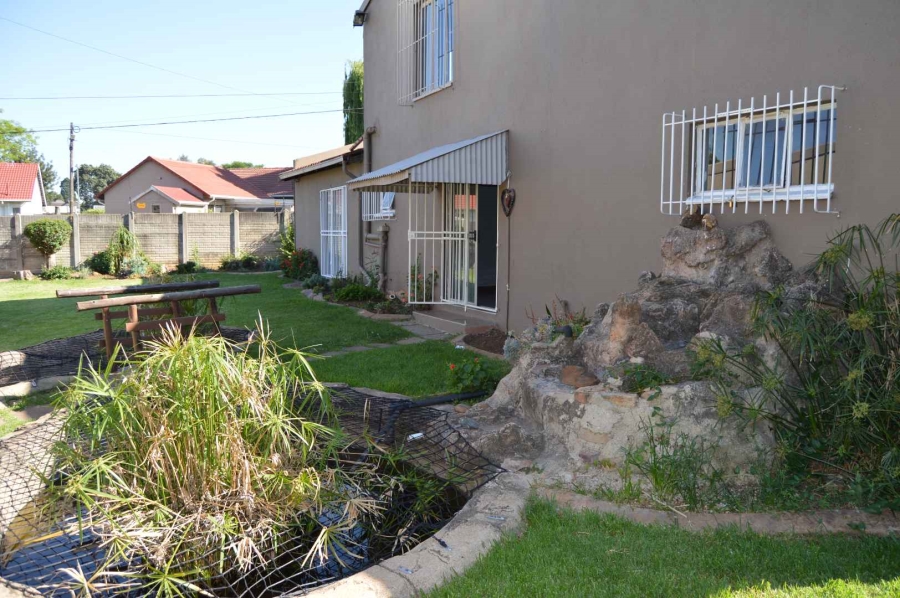 4 Bedroom Property for Sale in Brackendowns Gauteng