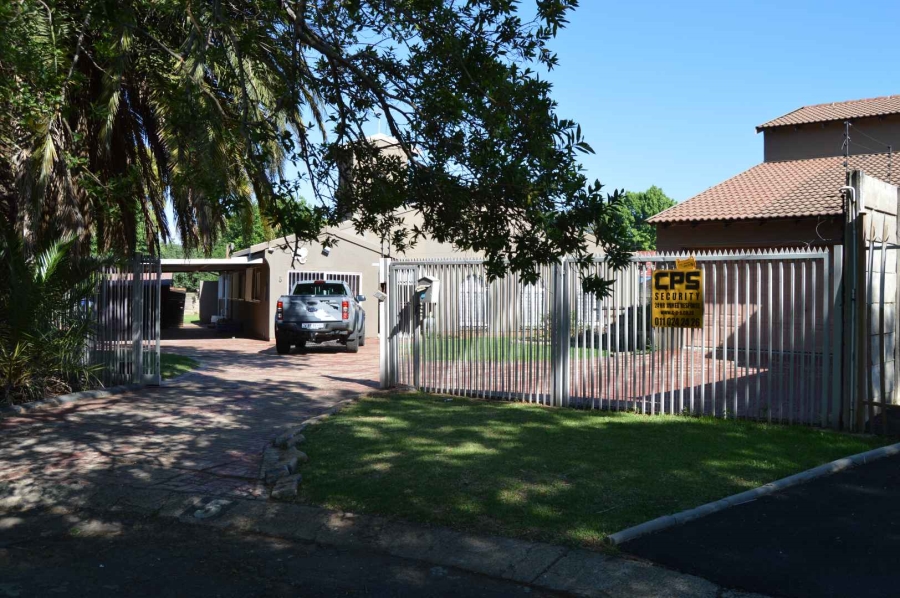 4 Bedroom Property for Sale in Brackendowns Gauteng