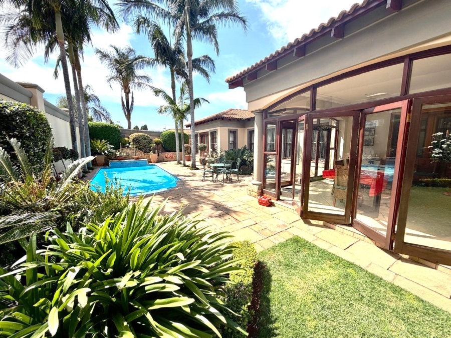 4 Bedroom Property for Sale in Faerie Glen Gauteng