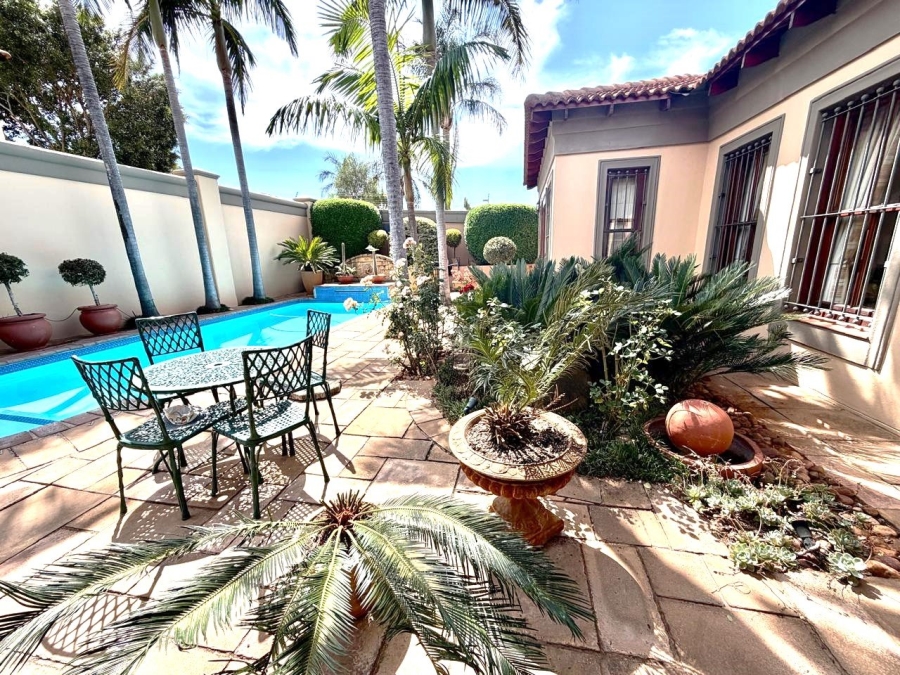 4 Bedroom Property for Sale in Faerie Glen Gauteng