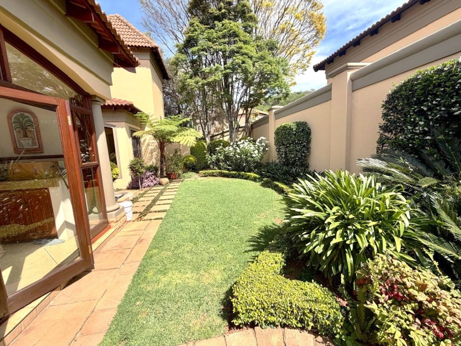 4 Bedroom Property for Sale in Faerie Glen Gauteng