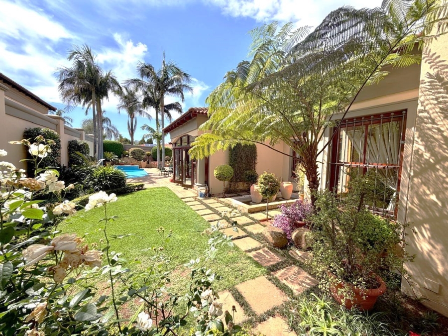 4 Bedroom Property for Sale in Faerie Glen Gauteng