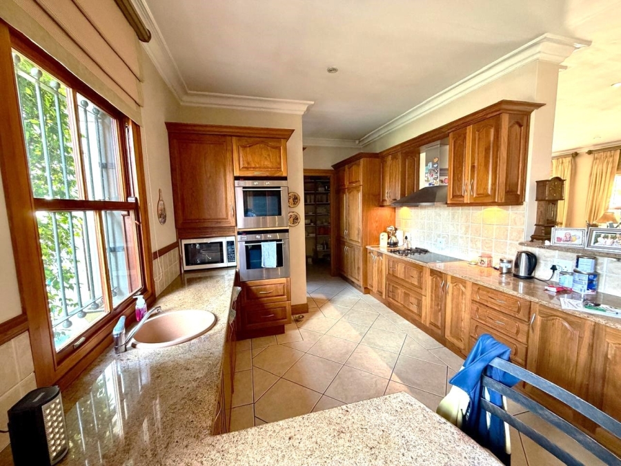 4 Bedroom Property for Sale in Faerie Glen Gauteng