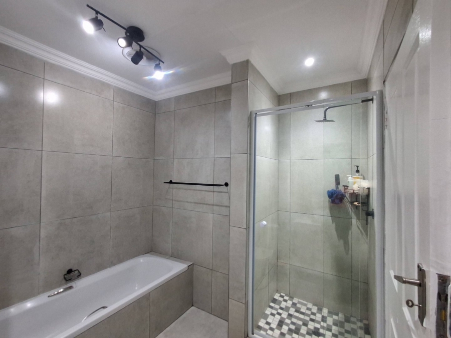 2 Bedroom Property for Sale in Hesteapark Gauteng