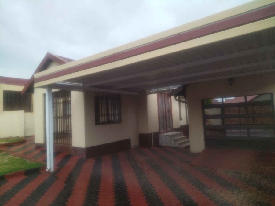 4 Bedroom Property for Sale in Mabopane Unit M Gauteng