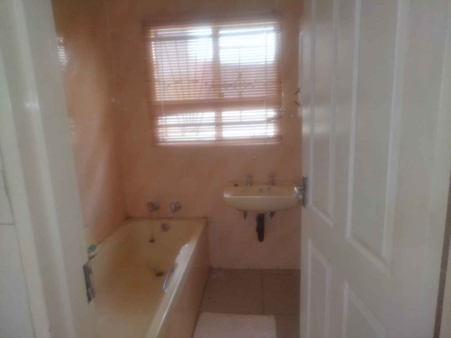 4 Bedroom Property for Sale in Mabopane Unit M Gauteng