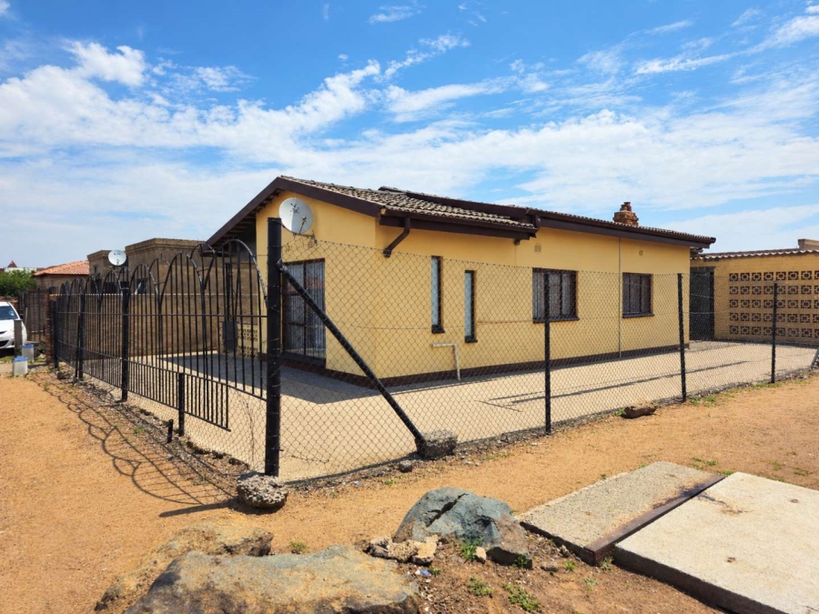 4 Bedroom Property for Sale in Tsakane Gauteng