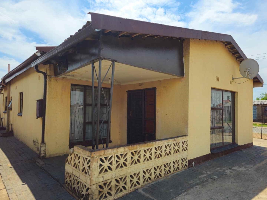 4 Bedroom Property for Sale in Tsakane Gauteng