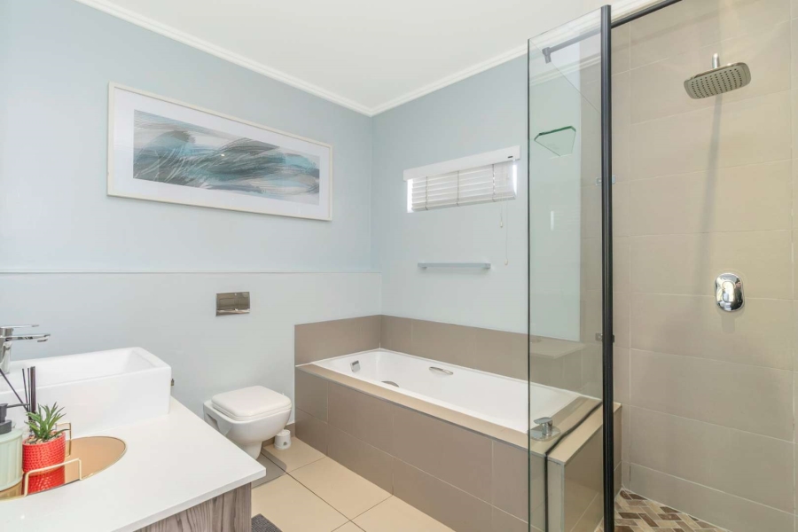 To Let 2 Bedroom Property for Rent in Hurlingham Gauteng