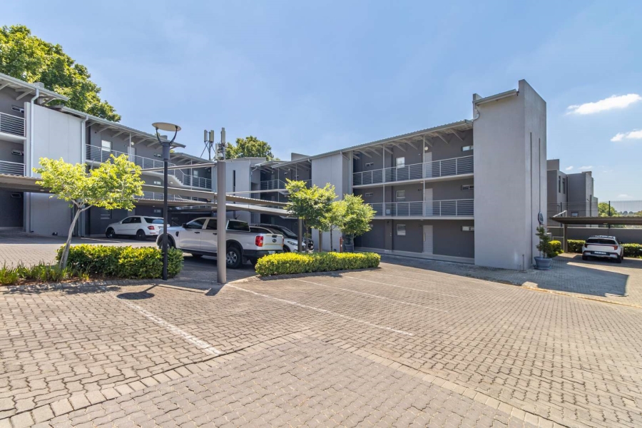 To Let 2 Bedroom Property for Rent in Hurlingham Gauteng