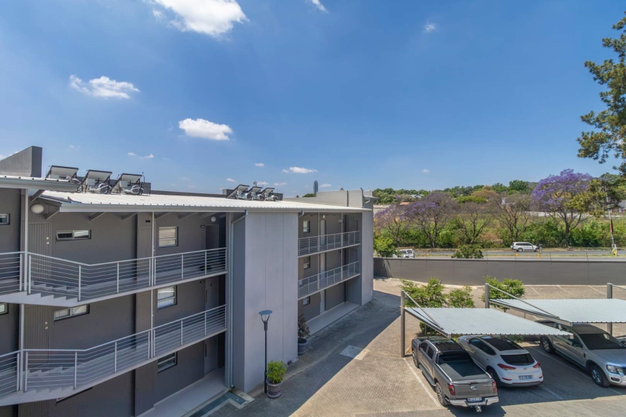 To Let 2 Bedroom Property for Rent in Hurlingham Gauteng