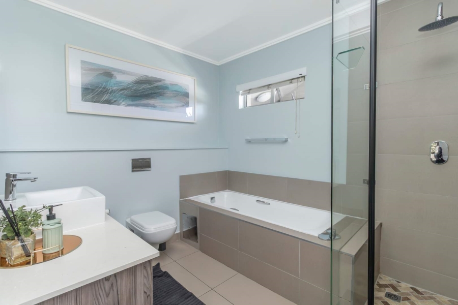 To Let 2 Bedroom Property for Rent in Hurlingham Gauteng