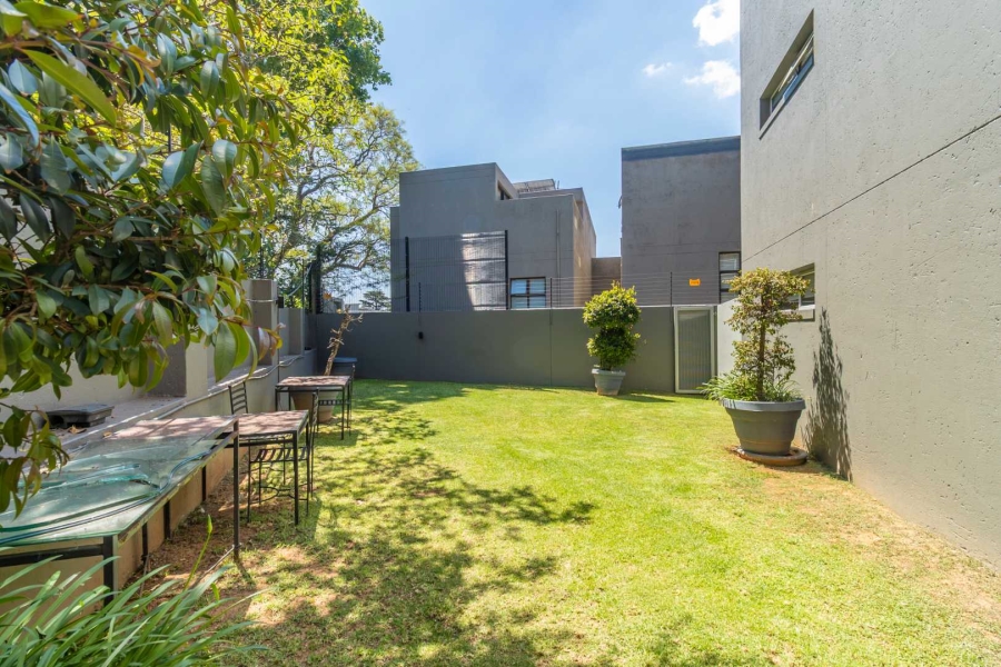 To Let 2 Bedroom Property for Rent in Hurlingham Gauteng