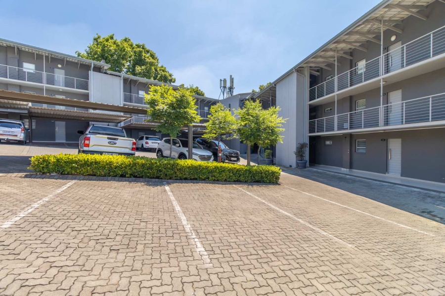To Let 2 Bedroom Property for Rent in Hurlingham Gauteng