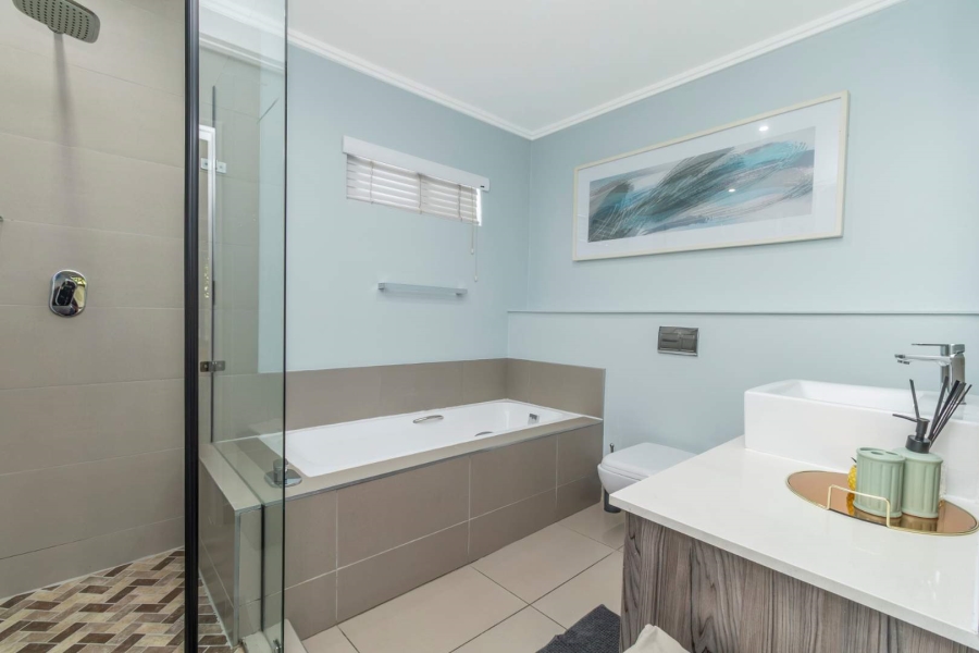 To Let 2 Bedroom Property for Rent in Hurlingham Gauteng