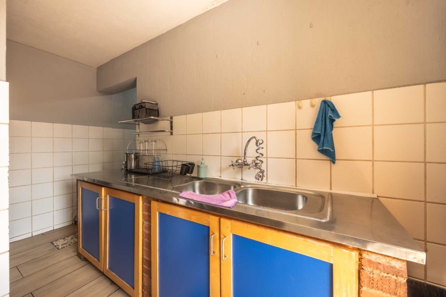 5 Bedroom Property for Sale in Faerie Glen Gauteng