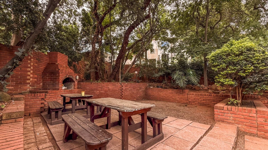 5 Bedroom Property for Sale in Faerie Glen Gauteng