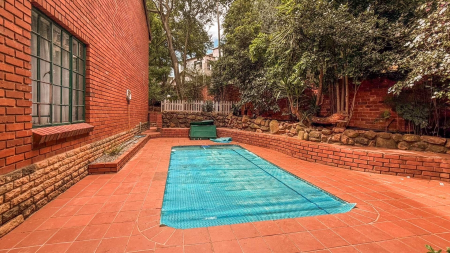 5 Bedroom Property for Sale in Faerie Glen Gauteng