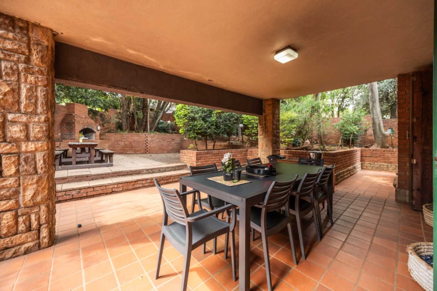 5 Bedroom Property for Sale in Faerie Glen Gauteng