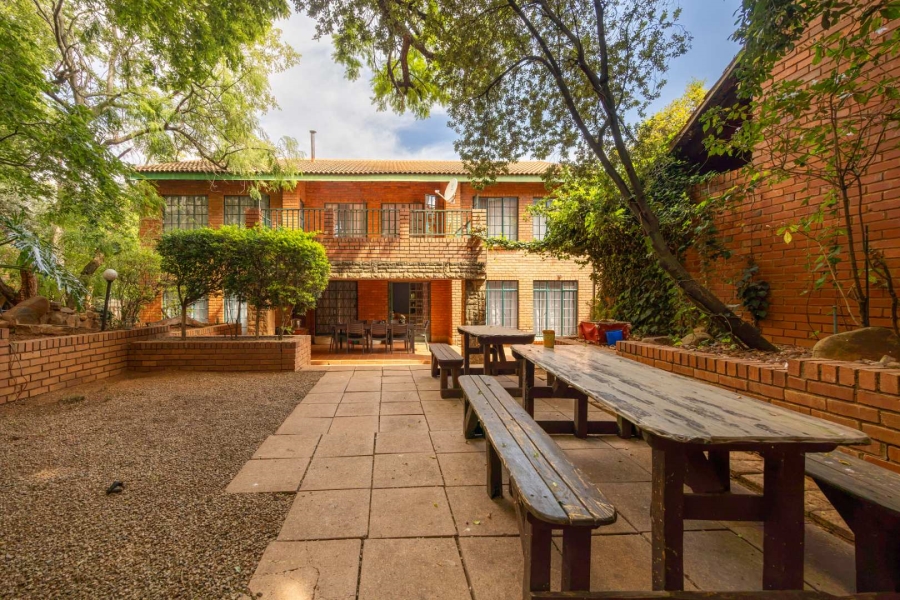 5 Bedroom Property for Sale in Faerie Glen Gauteng