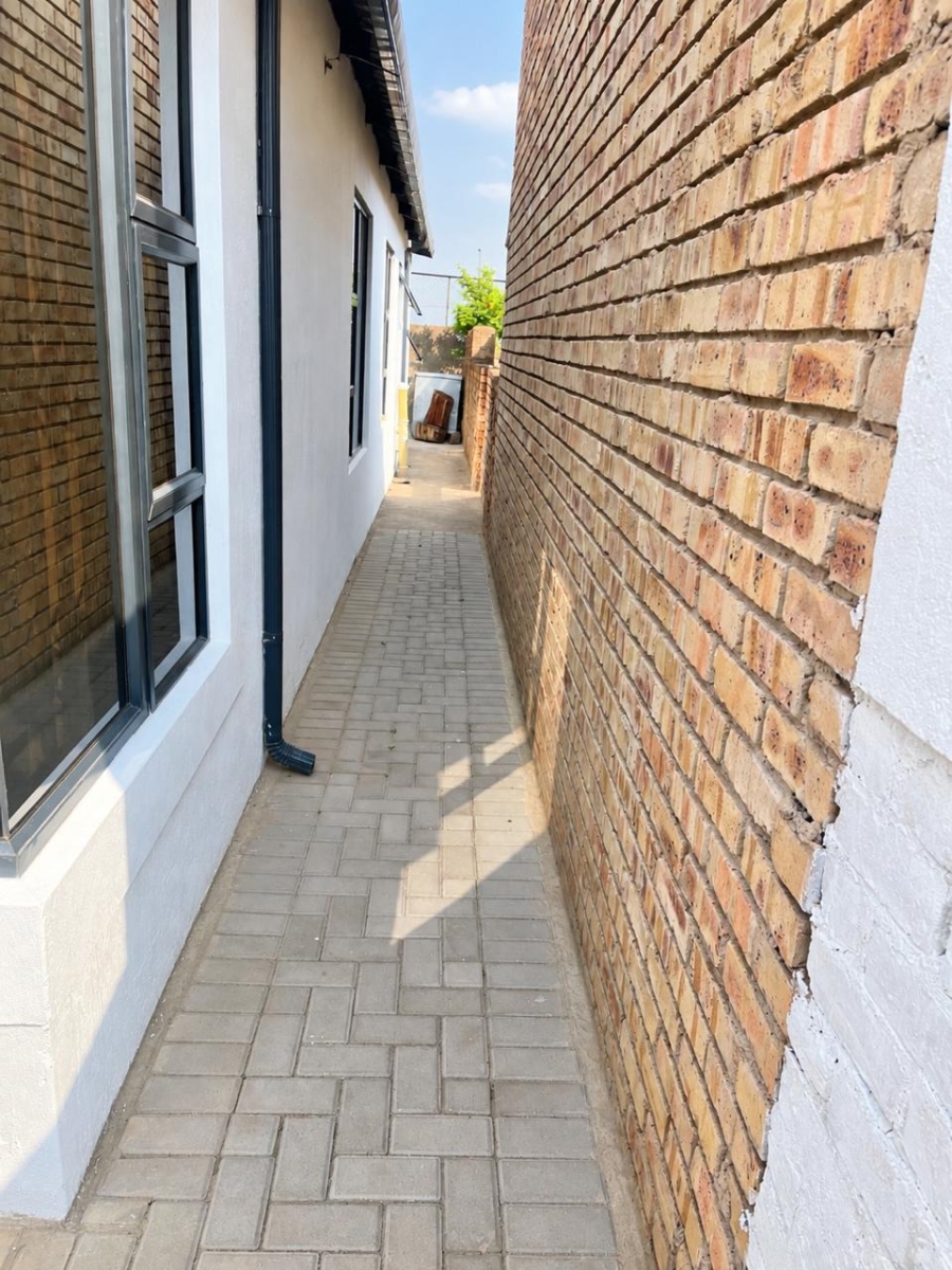 4 Bedroom Property for Sale in Soshanguve WW Gauteng