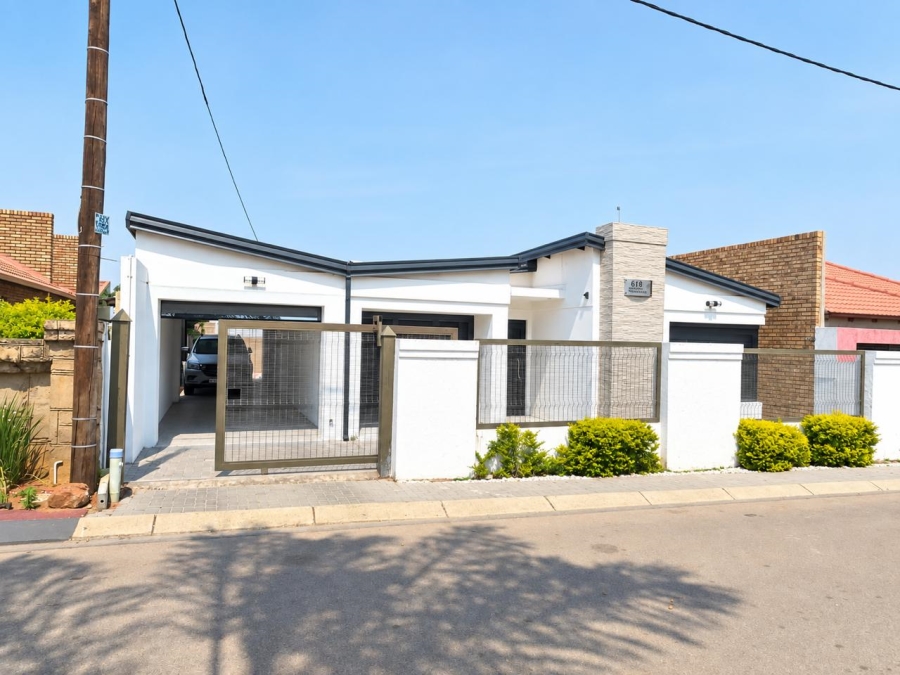 4 Bedroom Property for Sale in Soshanguve WW Gauteng