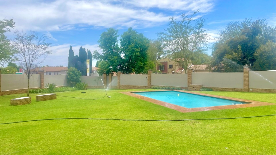 2 Bedroom Property for Sale in Boardwalk Gauteng