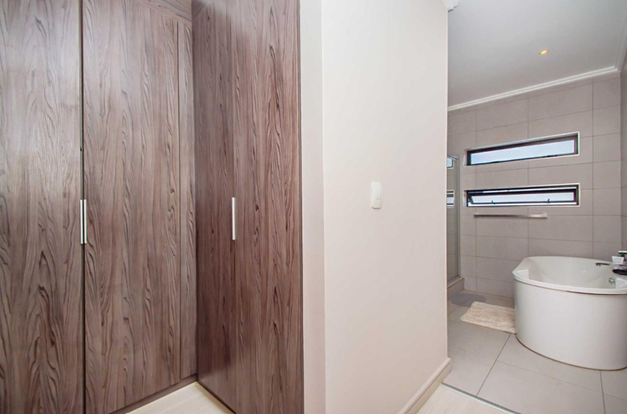 3 Bedroom Property for Sale in Bryanston Gauteng