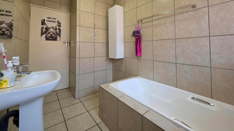 3 Bedroom Property for Sale in Garsfontein Gauteng