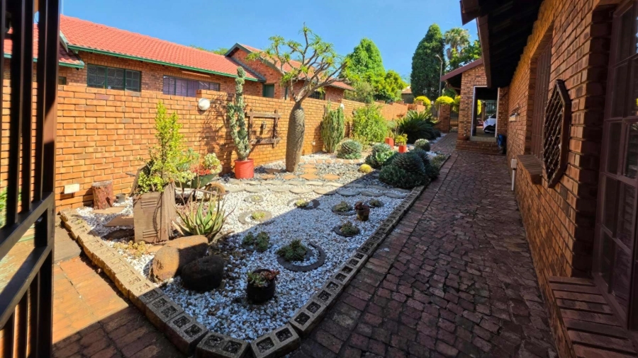 3 Bedroom Property for Sale in Garsfontein Gauteng