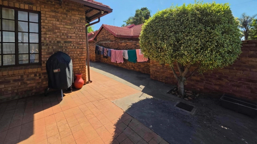3 Bedroom Property for Sale in Garsfontein Gauteng