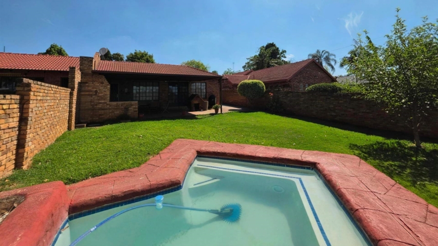 3 Bedroom Property for Sale in Garsfontein Gauteng