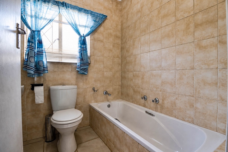 3 Bedroom Property for Sale in Bonaero Park Gauteng
