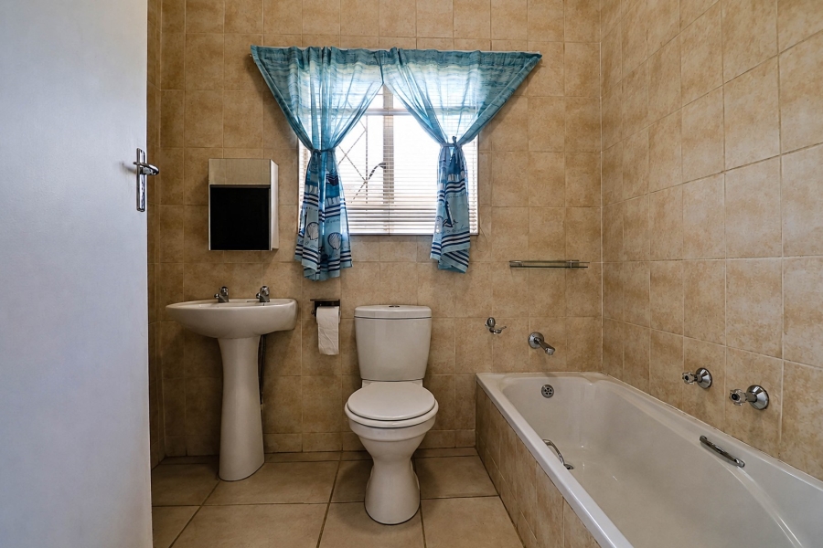 3 Bedroom Property for Sale in Bonaero Park Gauteng