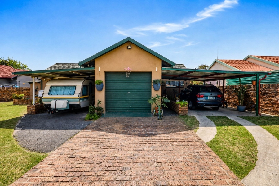 3 Bedroom Property for Sale in Bonaero Park Gauteng