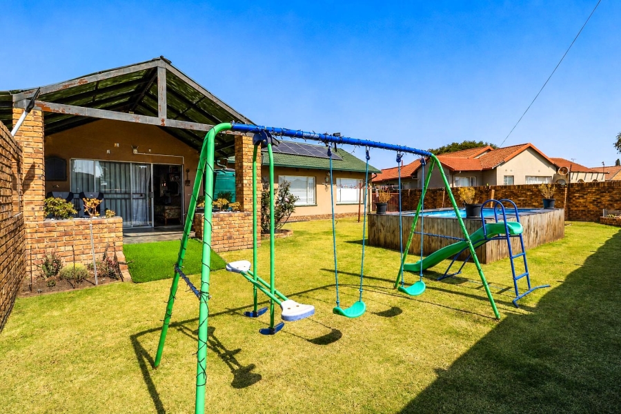3 Bedroom Property for Sale in Bonaero Park Gauteng
