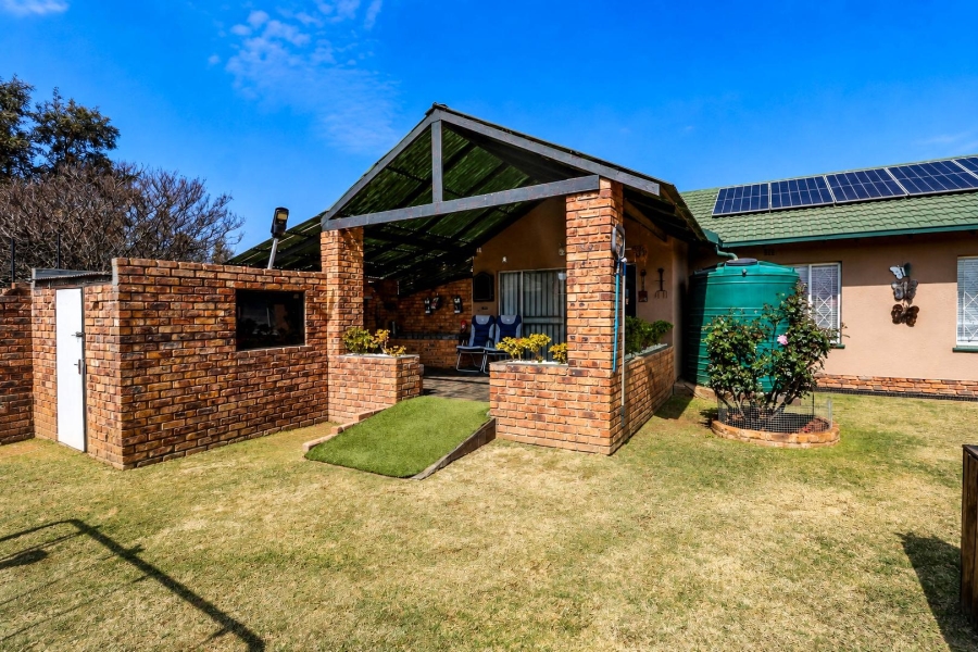 3 Bedroom Property for Sale in Bonaero Park Gauteng