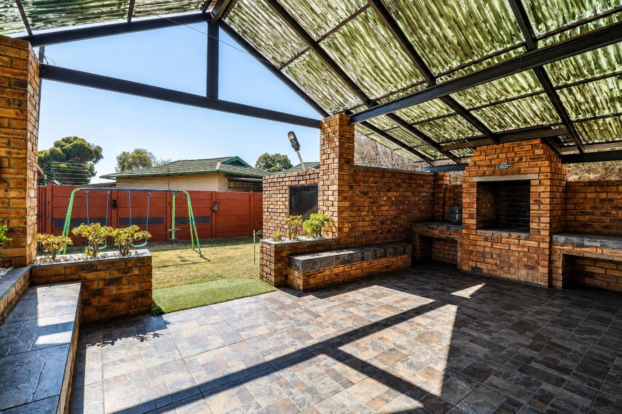 3 Bedroom Property for Sale in Bonaero Park Gauteng