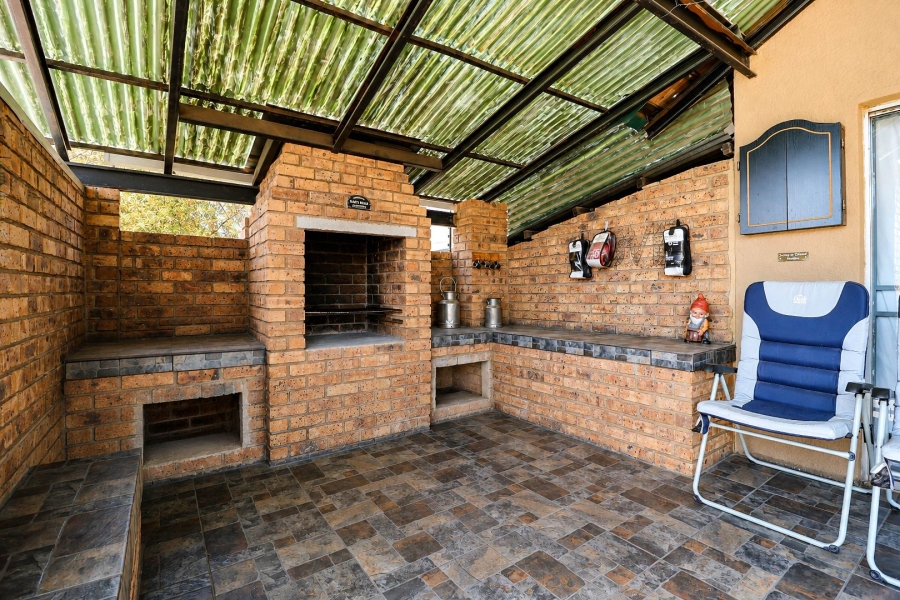 3 Bedroom Property for Sale in Bonaero Park Gauteng