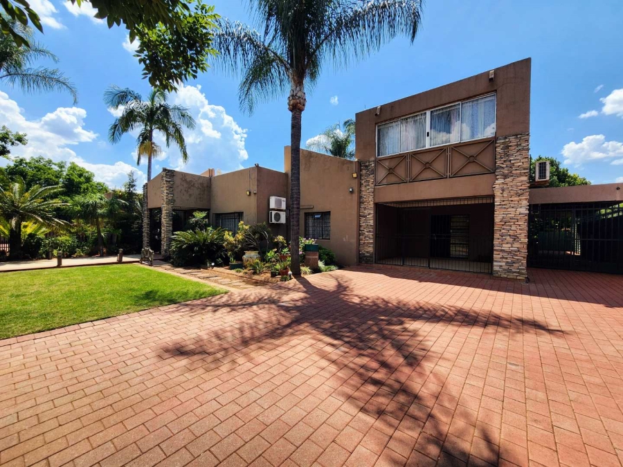4 Bedroom Property for Sale in Waverley Gauteng