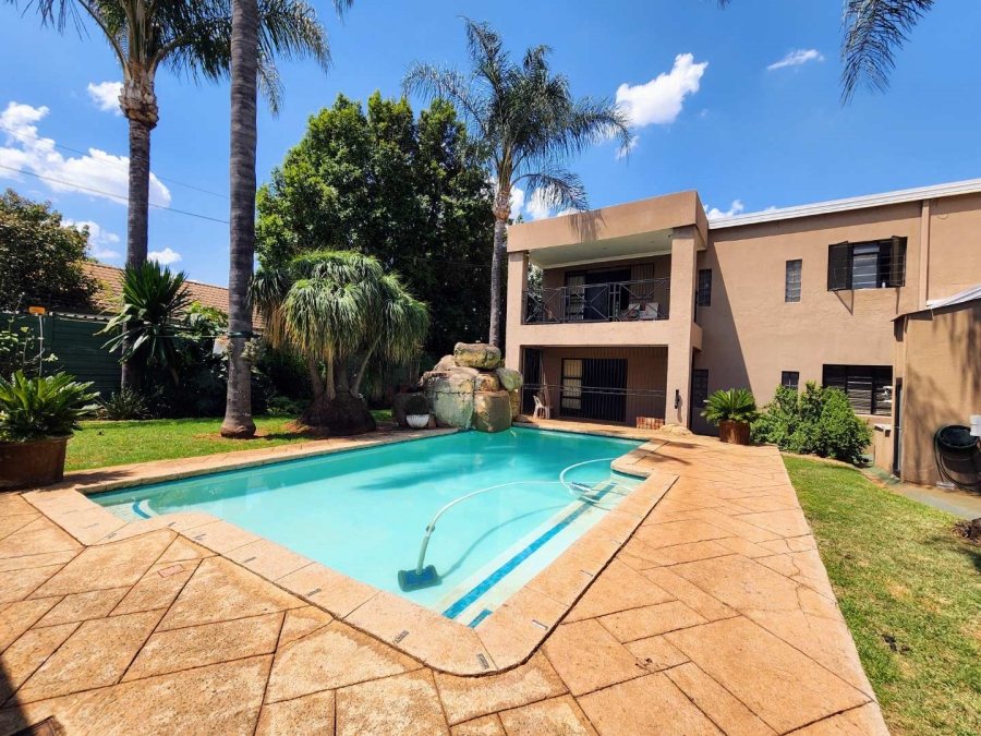 4 Bedroom Property for Sale in Waverley Gauteng