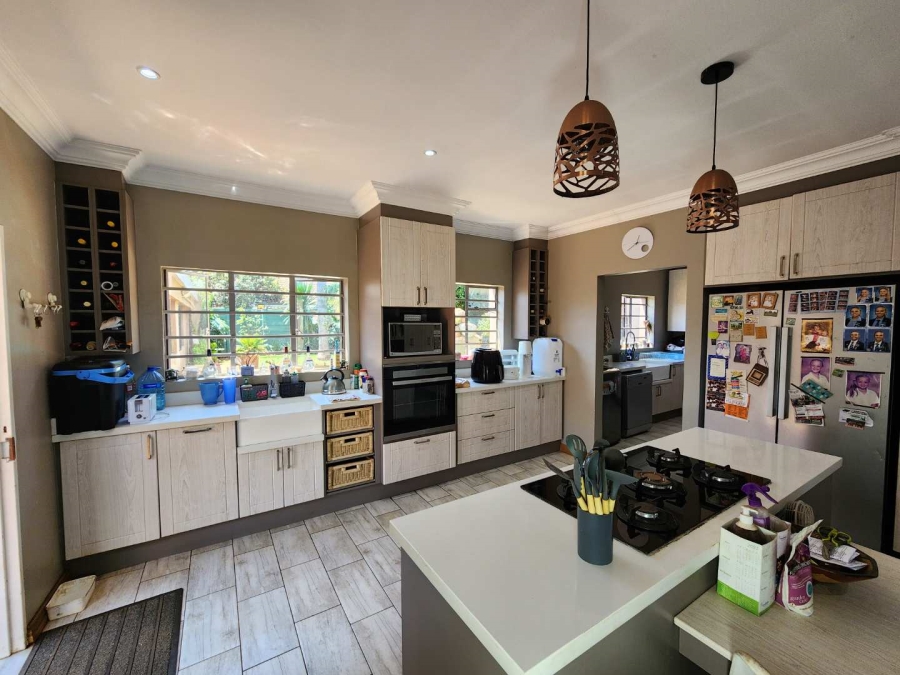 4 Bedroom Property for Sale in Waverley Gauteng