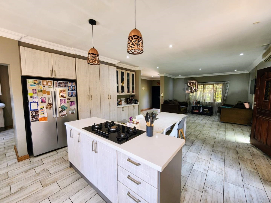 4 Bedroom Property for Sale in Waverley Gauteng