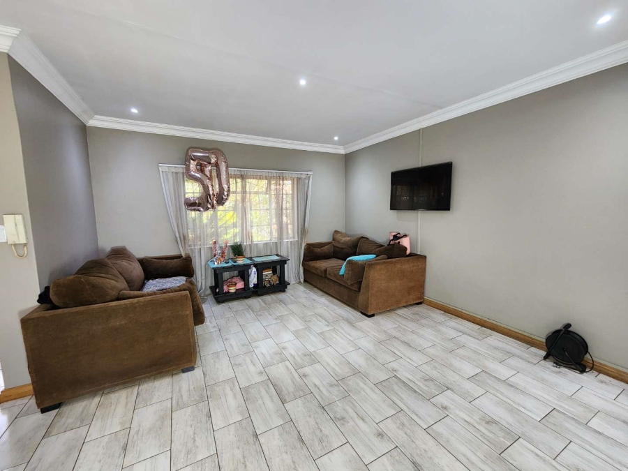 4 Bedroom Property for Sale in Waverley Gauteng