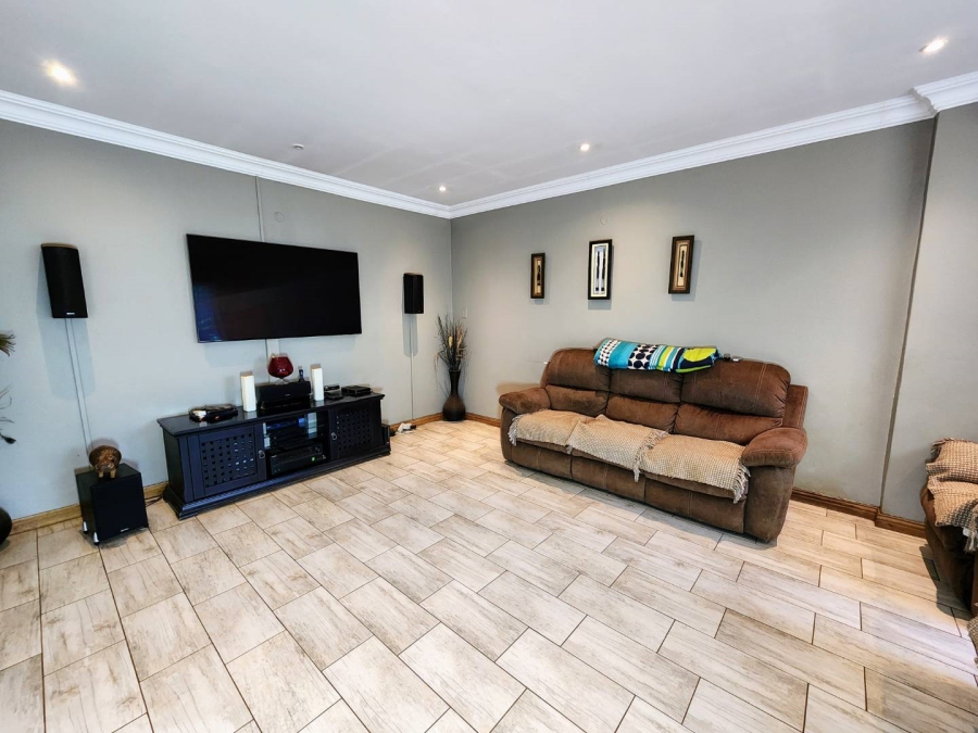 4 Bedroom Property for Sale in Waverley Gauteng