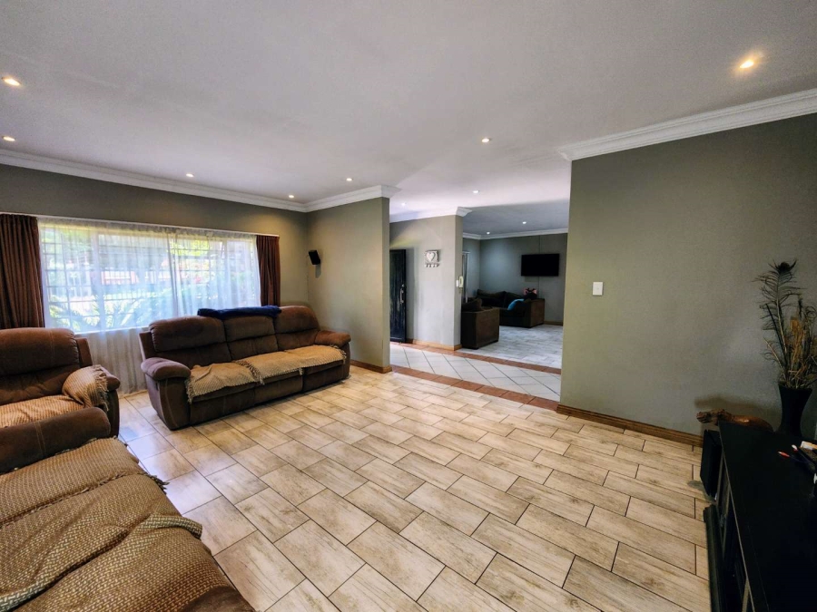 4 Bedroom Property for Sale in Waverley Gauteng