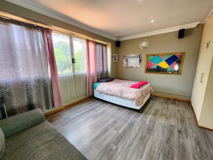 4 Bedroom Property for Sale in Waverley Gauteng