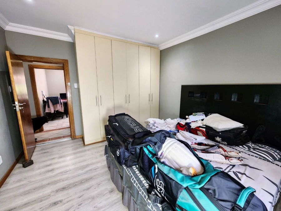 4 Bedroom Property for Sale in Waverley Gauteng