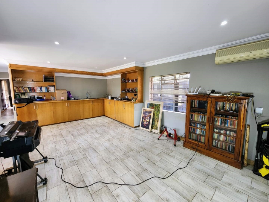 4 Bedroom Property for Sale in Waverley Gauteng
