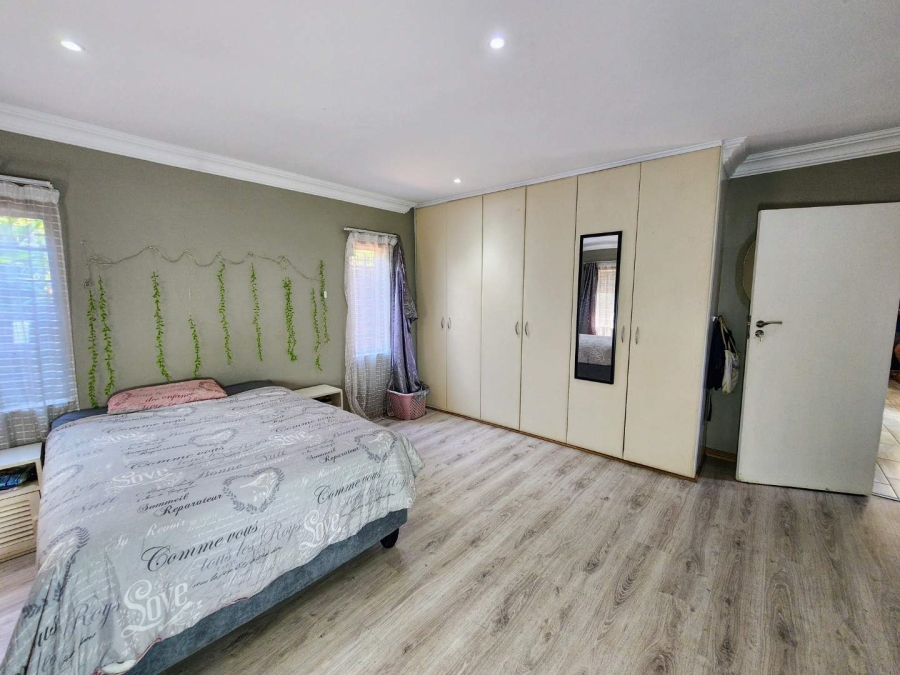 4 Bedroom Property for Sale in Waverley Gauteng
